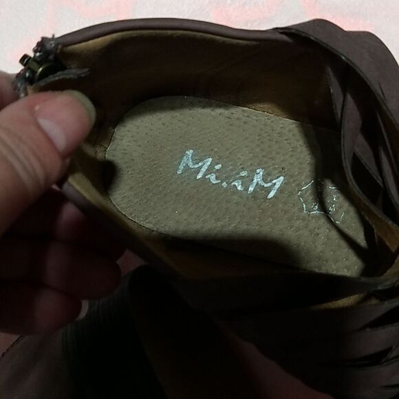 Boots size 10  - Picture 4 of 6